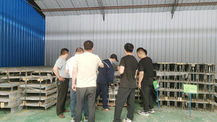 中鐵檢驗(yàn)認(rèn)證中心蒞臨我公司指導(dǎo)工作,淮北源泰潔煤科技有限責(zé)任公司